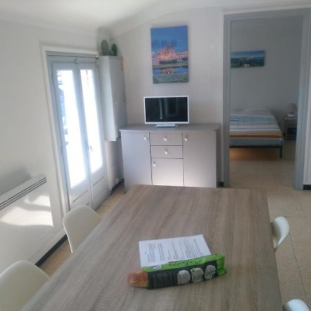 Appartement 62 M2 1Er Etage Avec Jardin Au Rdc Saint-Génis Kültér fotó