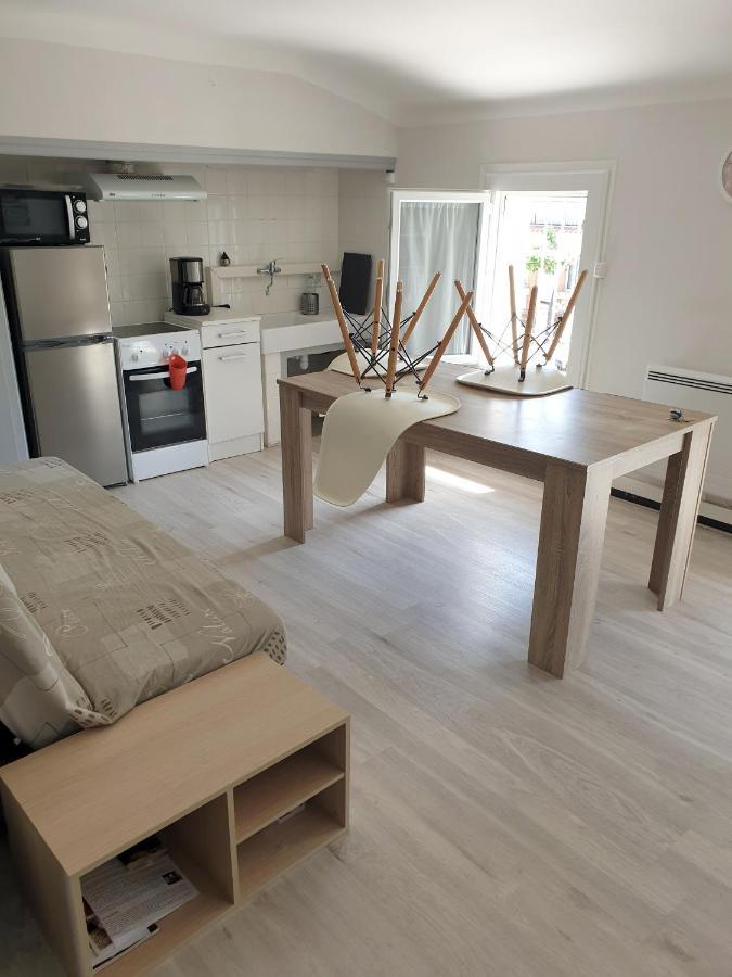 Appartement 62 M2 1Er Etage Avec Jardin Au Rdc Saint-Génis Kültér fotó